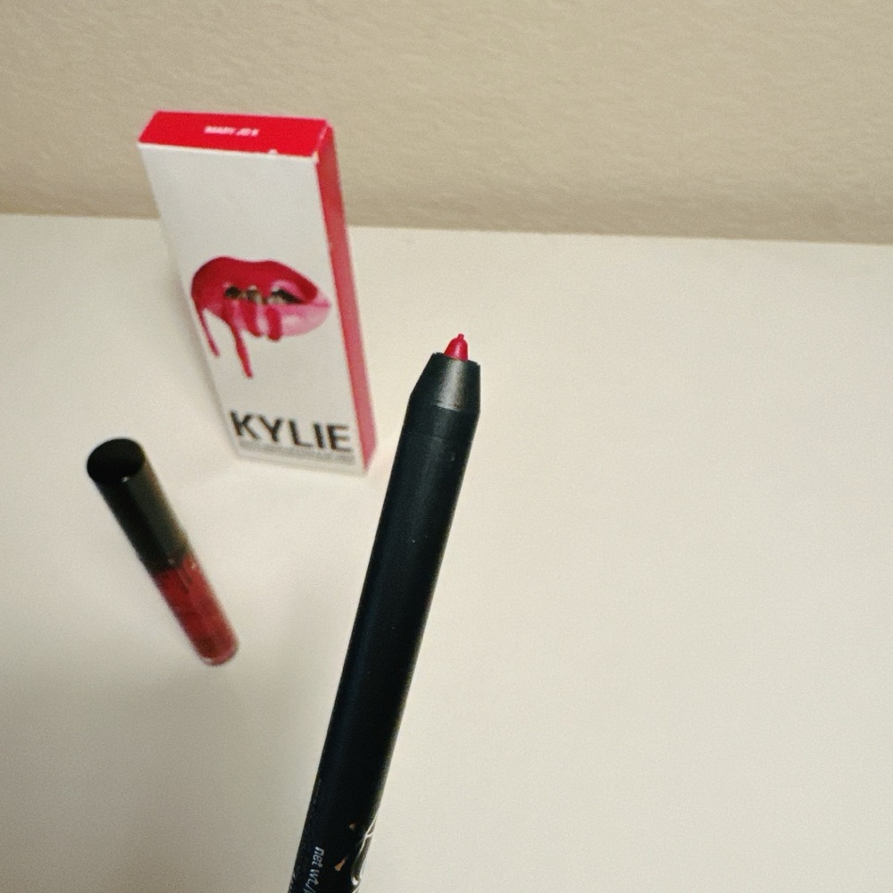 Kylie Cosmetics Lip Kit Mary Jo K Matte Liquid Lipstick & Lip Liner Set - Picture 5 of 8
